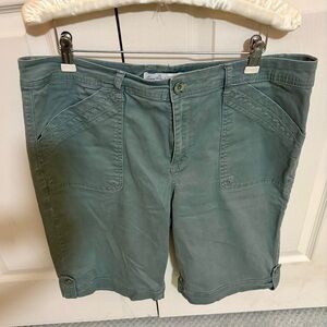 Women’s Casual Green Bermuda Shorts Gloria Vanderbilt. Sz 14 Preowned